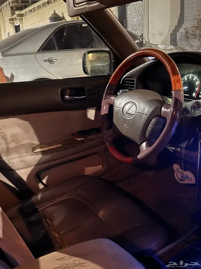 للبيع لكزز Ls400 موديل95 6