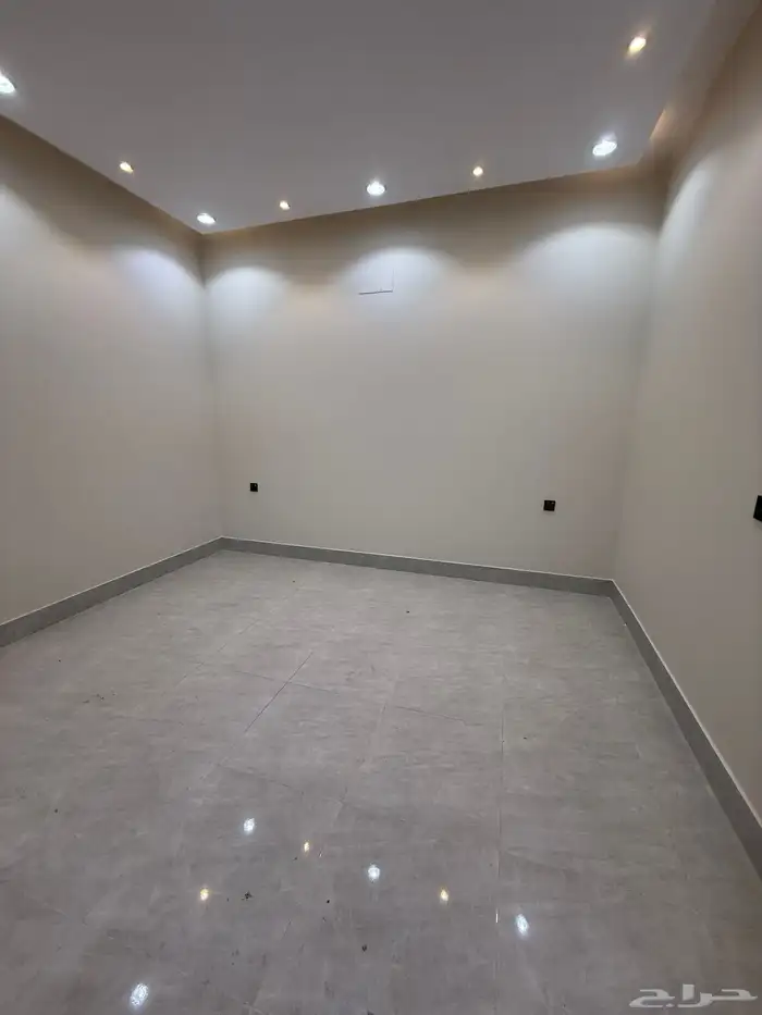للبيع دور ارضي علي شارعين وشقق علويه المحاله ابها 550الف 22
