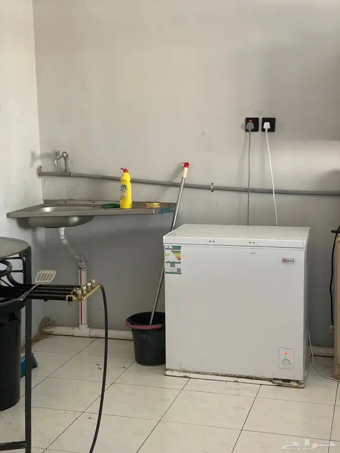ثلاجه وفريزر اللبيع شبه جديده 1