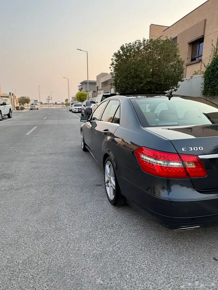 مرسيدس E300 نظيف 1