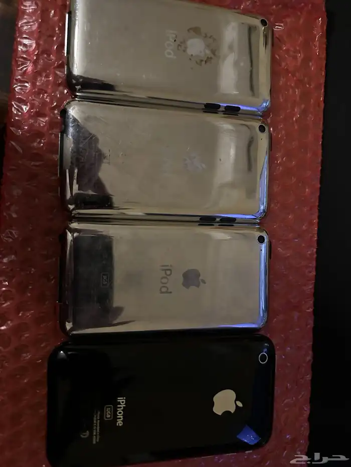 اجهزة ابل قديمة ipod touch و iphone 1
