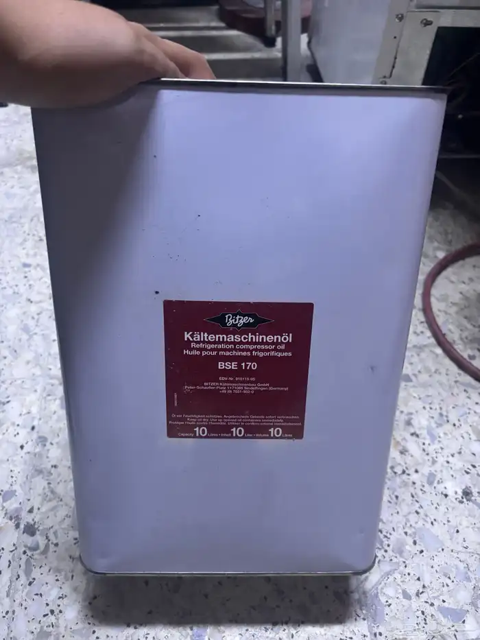 Oil bitzer 170 ( 2 )   فريون R134a ( 3 ) هندي 1