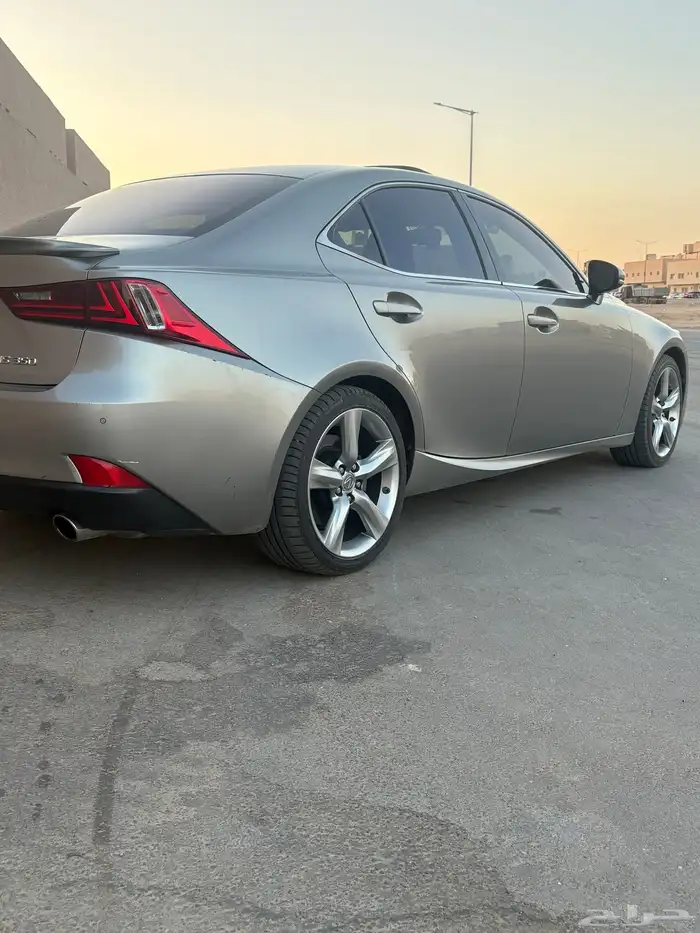 لكزس is350-2015 11