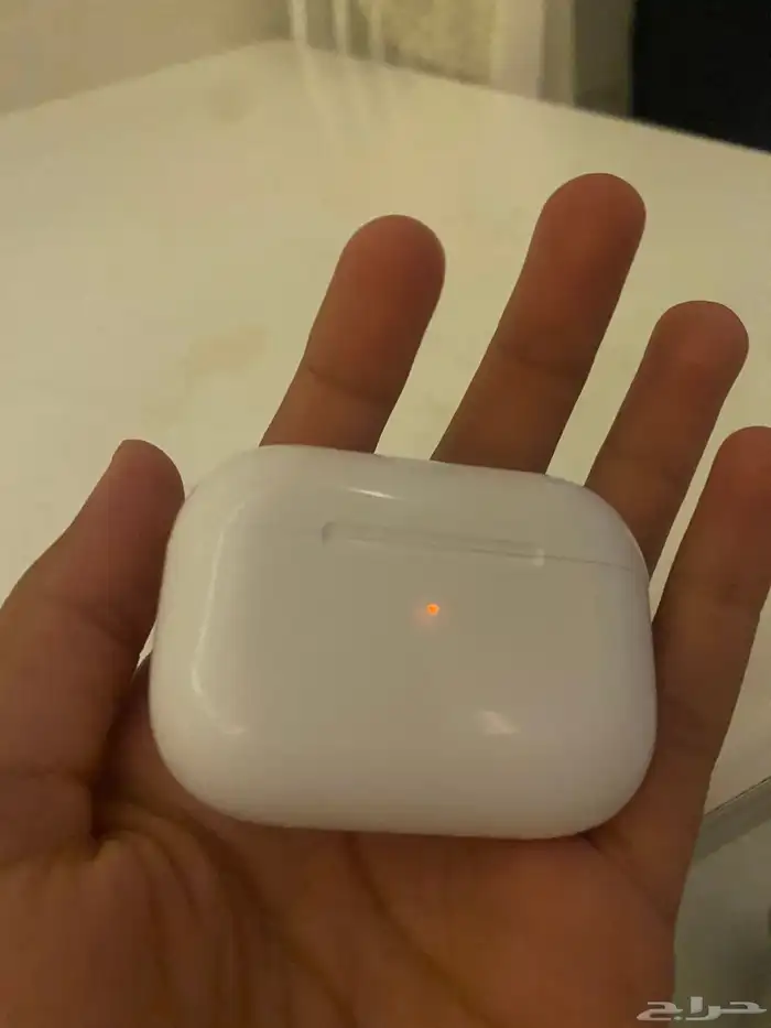 سماعة ايربودز برو2 جدييده ويجي معها سلك شاحن مجان ا 2