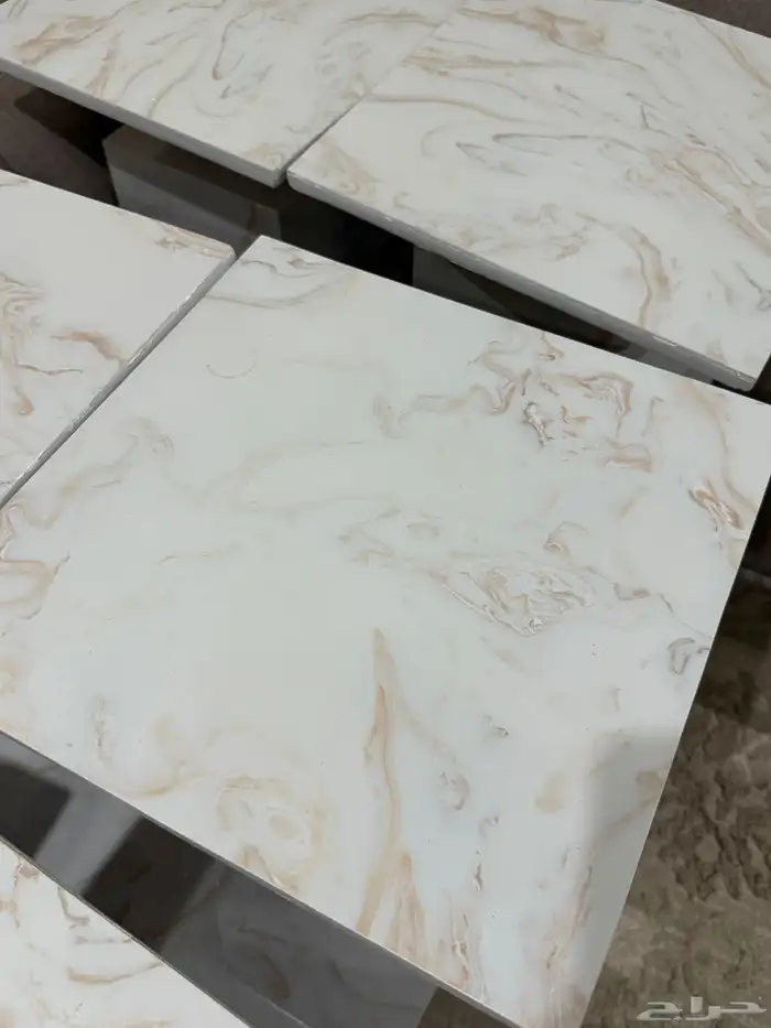 طاولات ارضيه للبيع. كبيره وست خدمه خاليه من العيوب 3