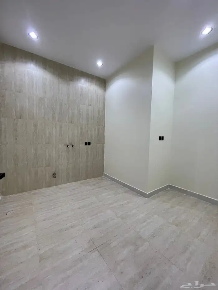 للبيع شقق ارضيه وعلويه بمداخل مستقله من 600 الف ح الراقى 9