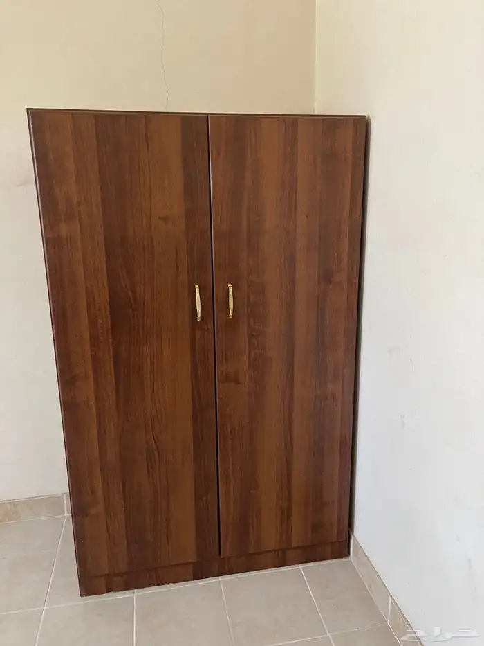 سرير خشب اصلي ثقيل مع دولابه نظيف جدا  استخدام خفيف 0