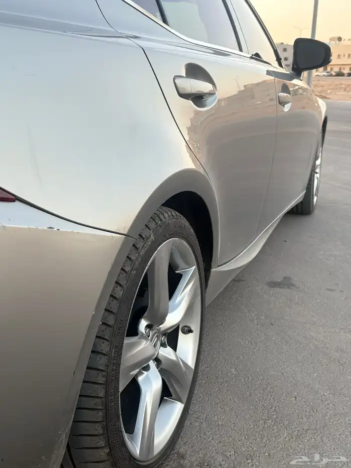 لكزس is350-2015 7