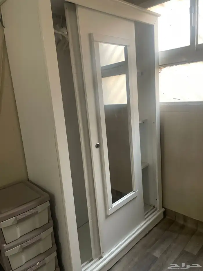 طاولة ايكيا مطبخ ودولاب ملابس ابيض 1