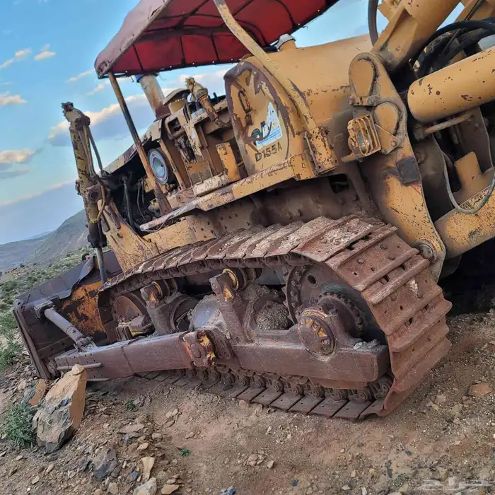يوجد قطع تشليح كوماتسو بلدوزر 155 0