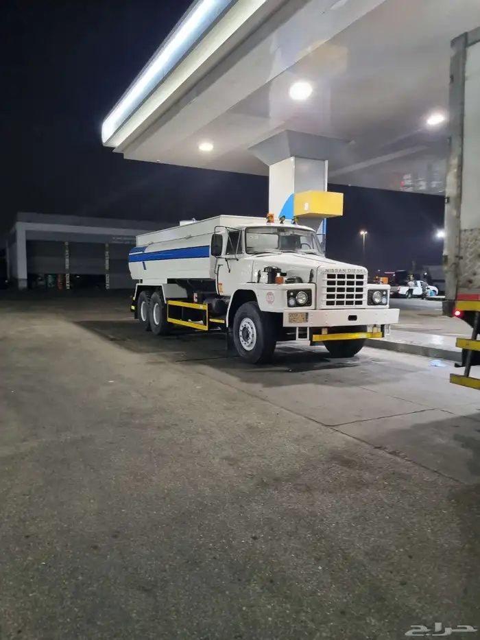 نيسان سقس باي فور موديل 84نظيف محركات وشاص شرط علا الفحص . 1