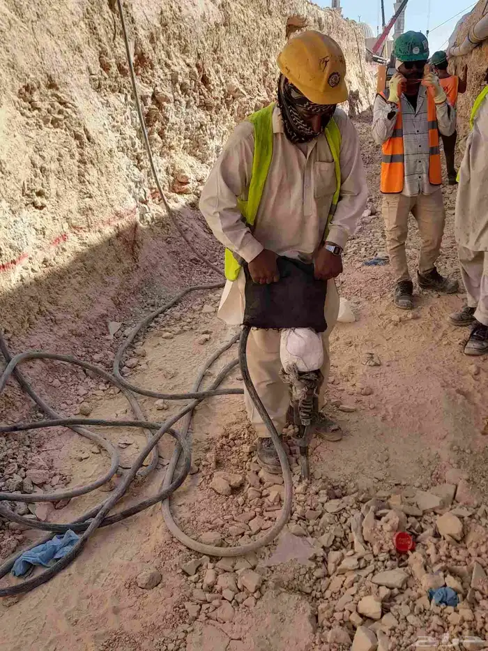 للايجار لليجار كمبريشر تكسير وترميم حفريات اقوايد 3