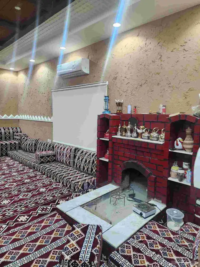 حوش كبير بداخله منزل مفروش ومنزل للعمال ومستودعات للايجار 25