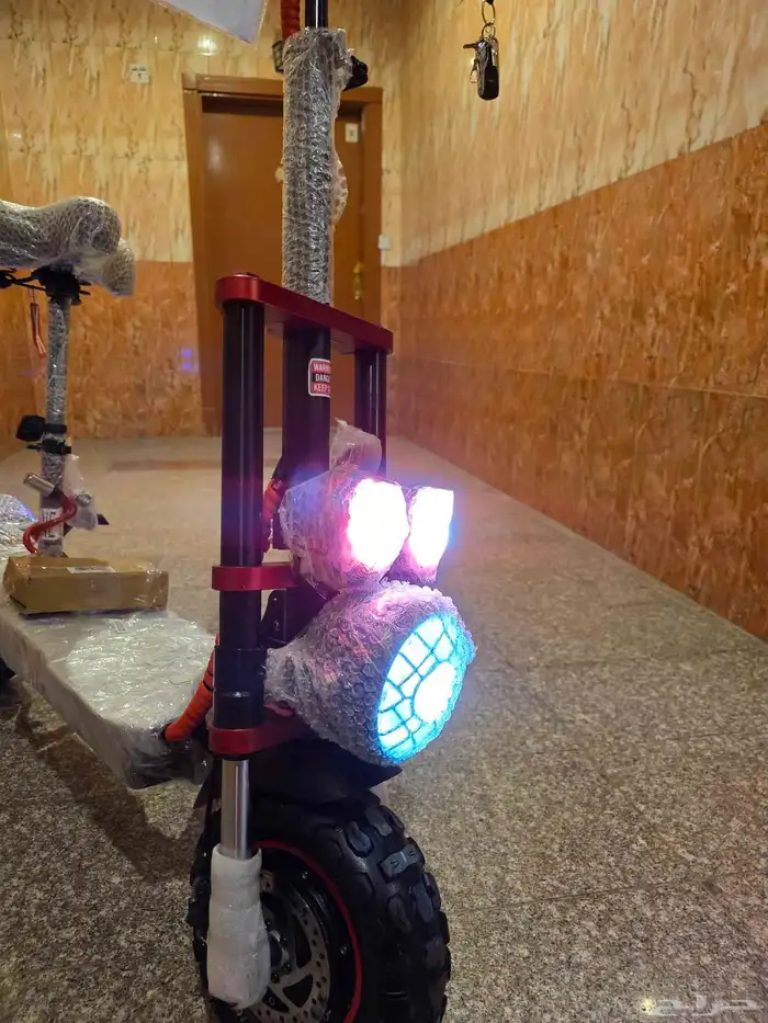 اسكوتر كهربائي المدرعه محركين 3800واط وبطاريه 22الف امبيىطر 10