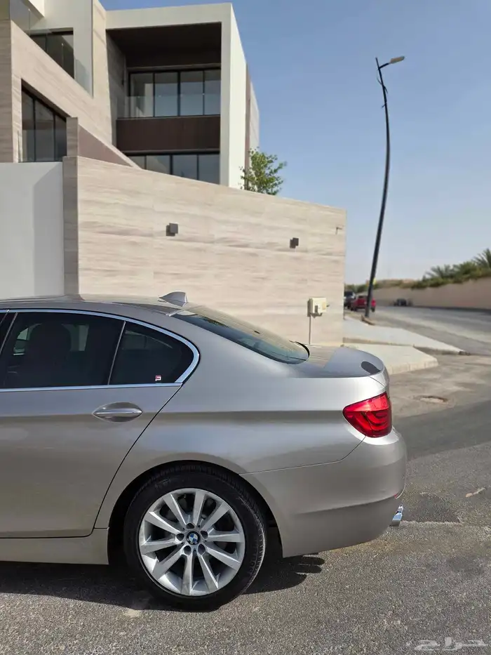 لعشاق النظيف بي ام دبليو 530. BMW 530 5