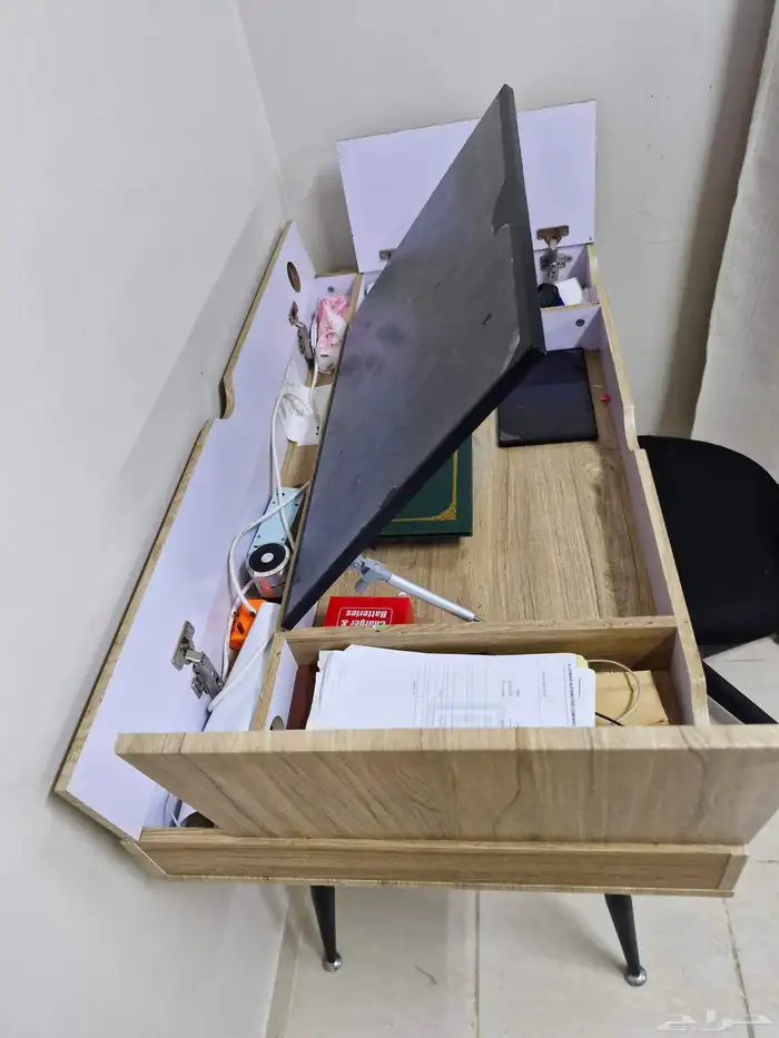 table and Chair from Jarir 4