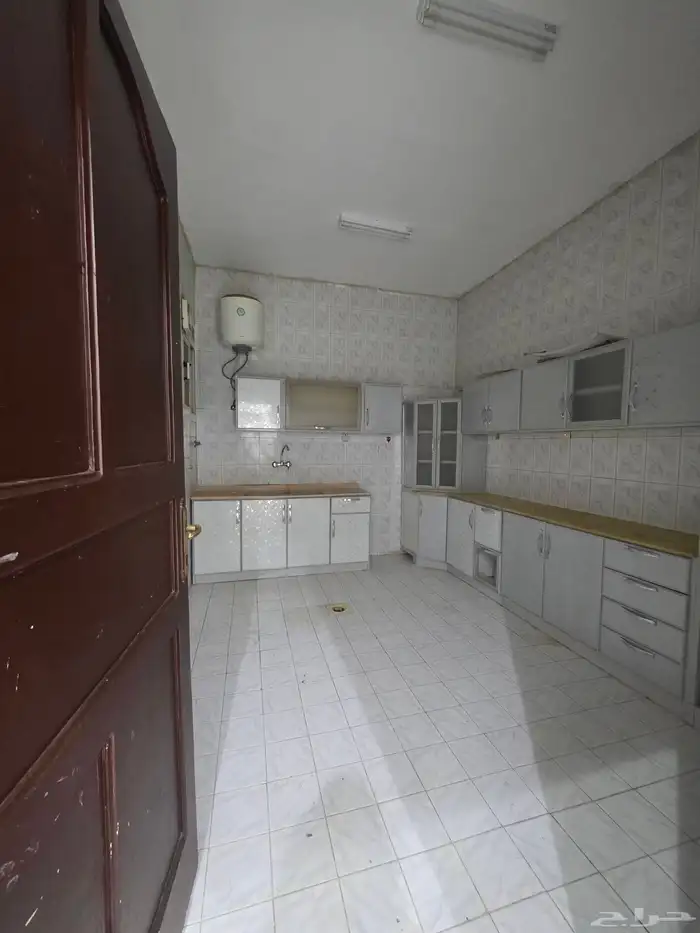 محلق للايجار مروج سجن 3 وصاله وسطح خاص 1500 5
