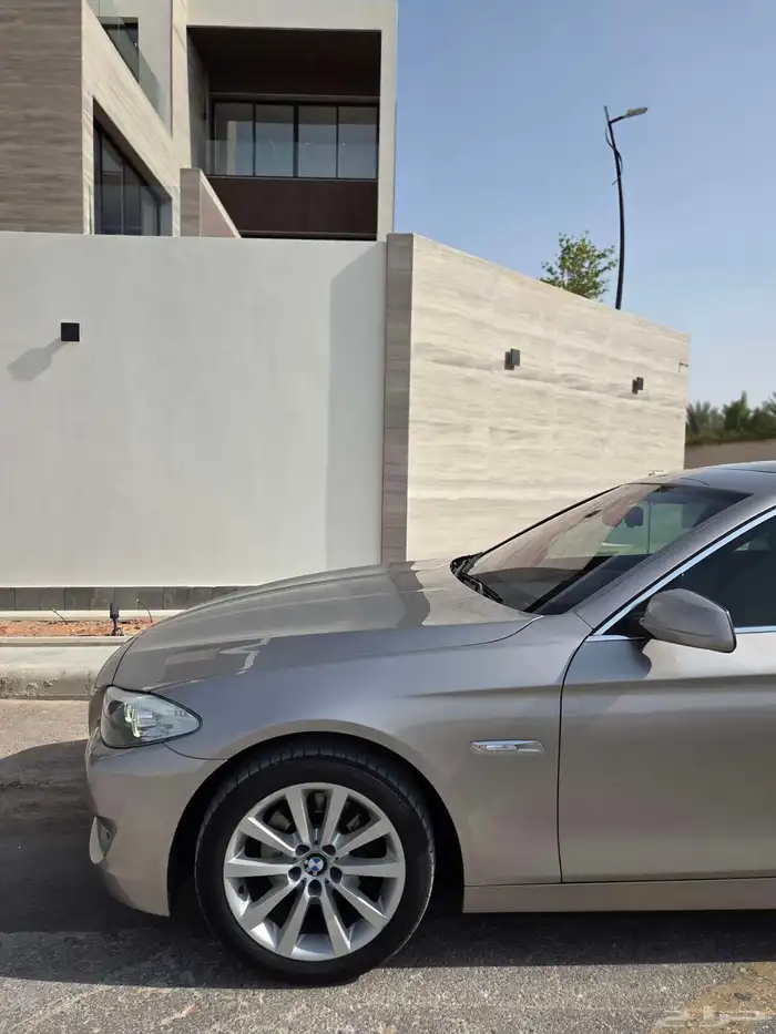 لعشاق النظيف بي ام دبليو 530. BMW 530 3
