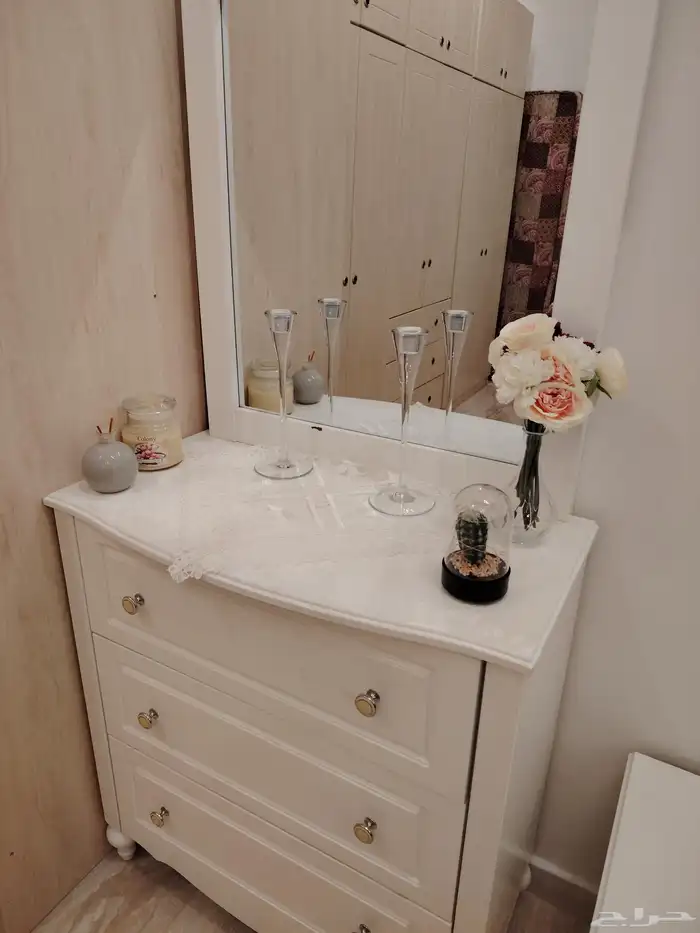 اثاث طاولات وكوالين وسجاد وتسريحه 10