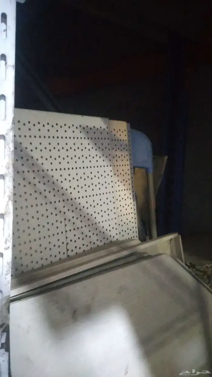 رفوف شبوك تعليق طبليات وسلال وعلب 1