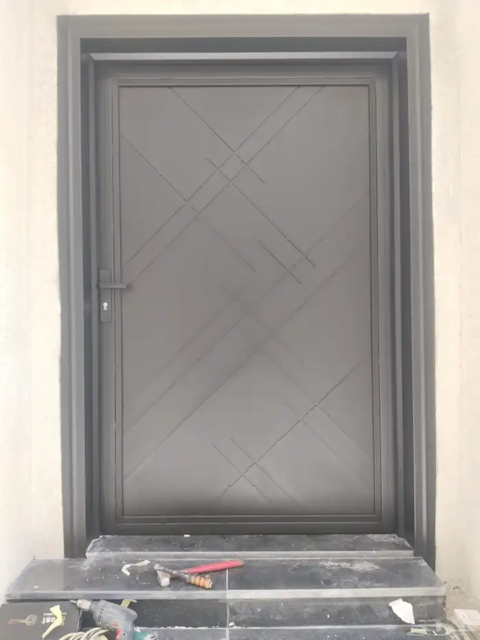 ورشة كيان الخليج للحداده المنيوم معلم محمد اجمل باكستاني 1