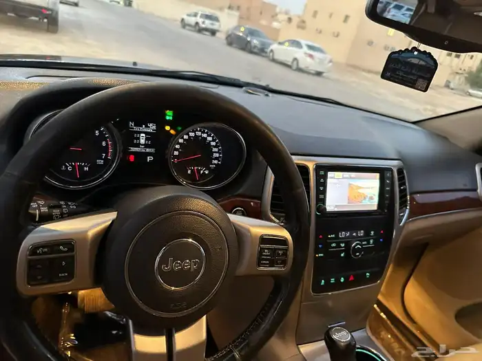 اعرض لكم جراند شيروكي  amp amp bull  موديل   2012  فل كامل 7