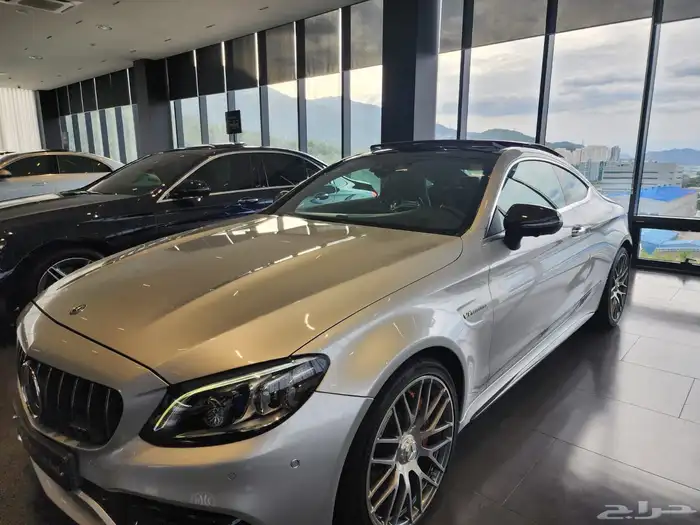 مرسيدس C63S مخزن عداد 12 الف فقط 25