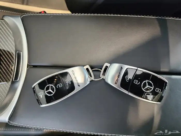 مرسيدس C63S مخزن عداد 12 الف فقط 19