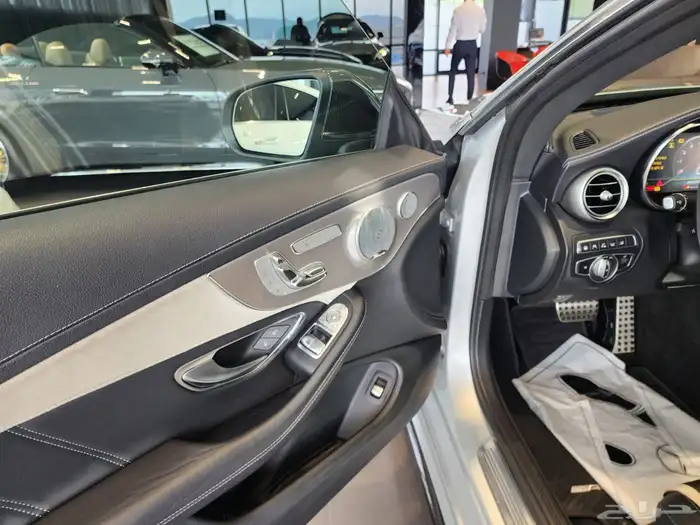 مرسيدس C63S مخزن عداد 12 الف فقط 15
