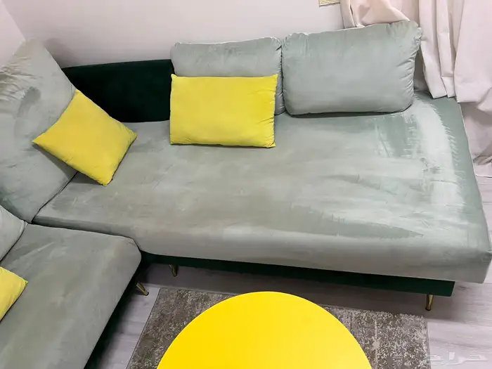 الكنب مع طاولة التلفزيون 5