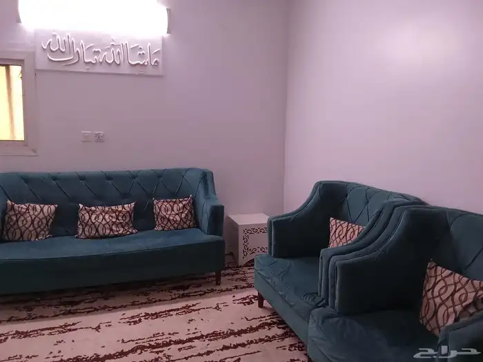 كنب اخضر غامق اربع حبات عل السوم 0