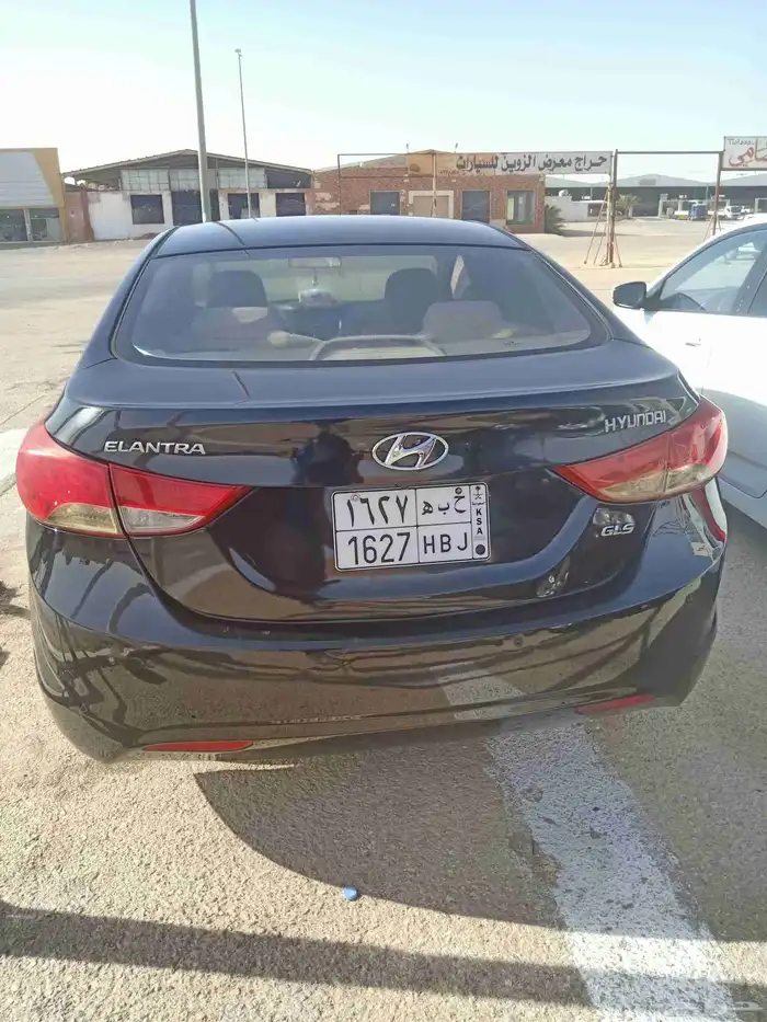 Hyundai ELANTRA 4