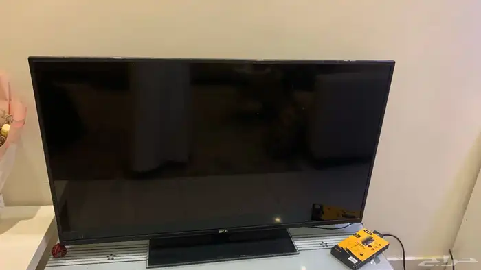 تلفزيون 50 بوصه نضيف مايشكي من شي 1