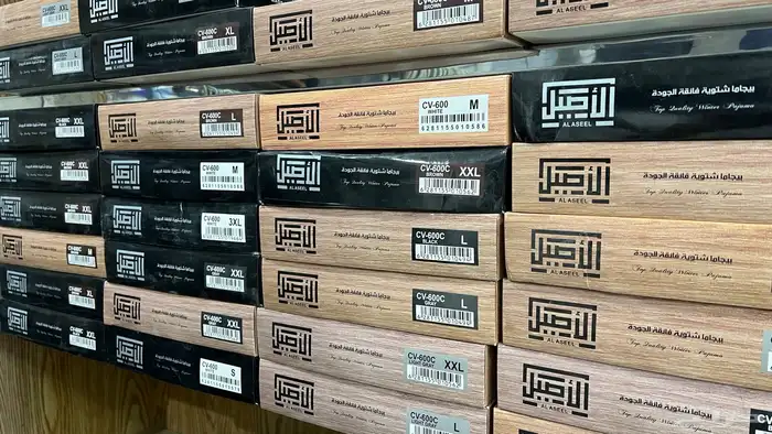 بضاعة محل رجالي للبيع جملة 21