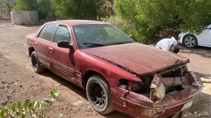 فورد 99 كل شي شغال بس فيها صدمه من قدام تشليح 2