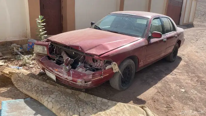 فورد 99 كل شي شغال بس فيها صدمه من قدام تشليح 1