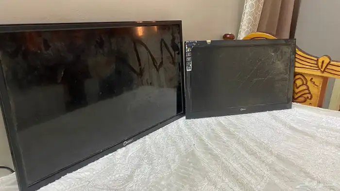 2شاشات للبيع نظيفه 3