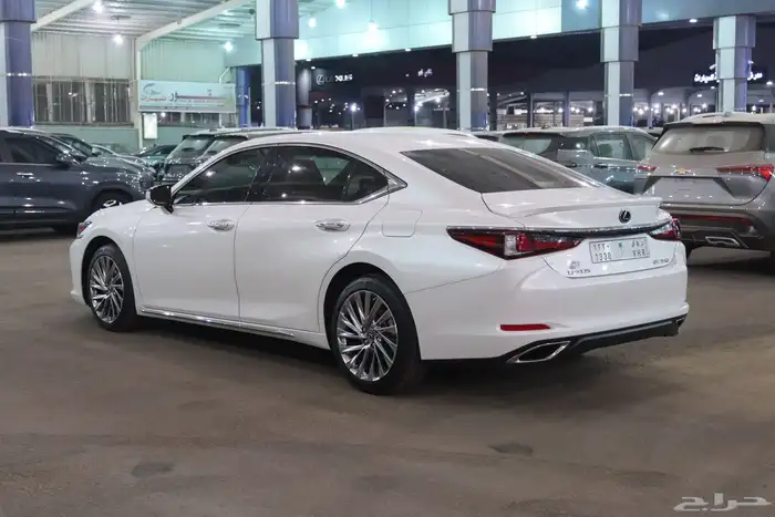 لكزس ES350 نص فل 2024 مستخدم وارد البريمي بسعر 189.000 3
