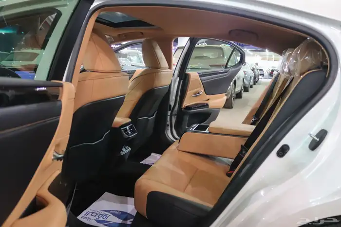 لكزس ES350 نص فل 2024 مستخدم وارد البريمي بسعر 189.000 10