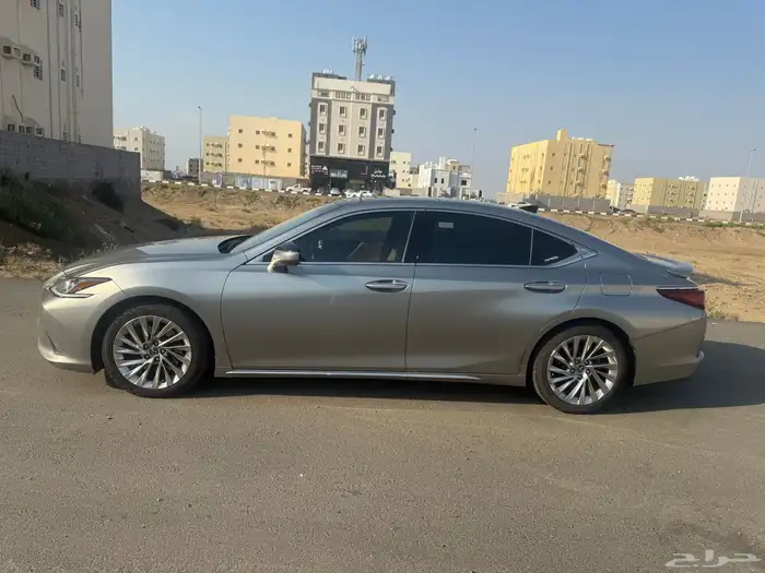 لكزس ES350 2021 8