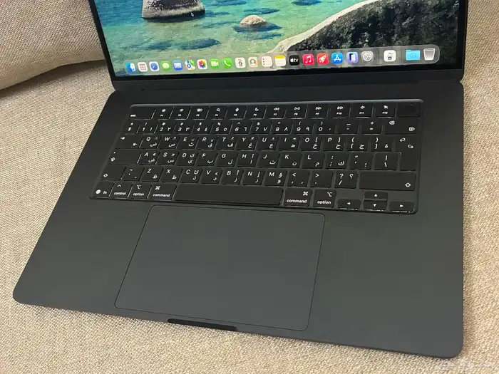 ماك بوك لابتوب ابل معالج M4 مقاس شاشه كبير 15.3 8