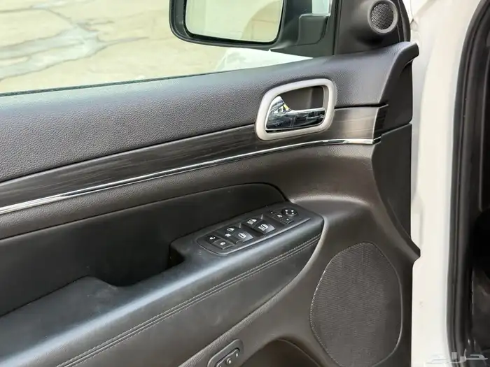 جيب شروكي موديل 2021 لميتد 12