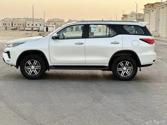 تويوتا فورتشنر موديل 2023 دبل V4 4