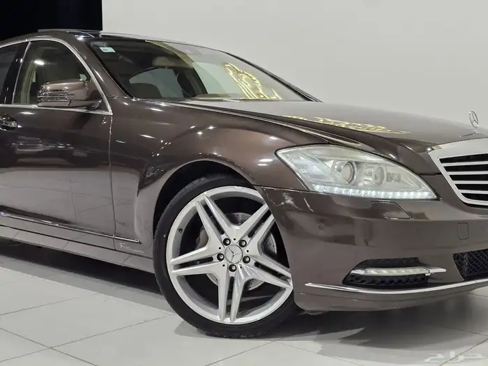 مرسيدس S500 موديل 2012 بحاله ممتازه 8