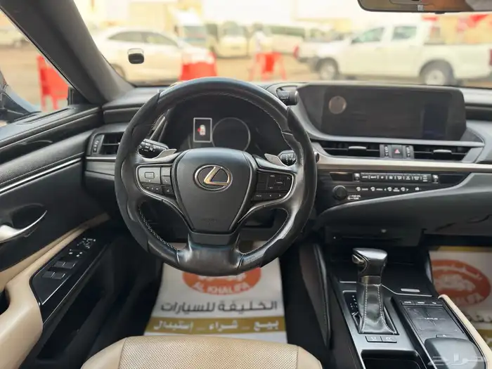 لكزس ES300 2019 نظيف 22