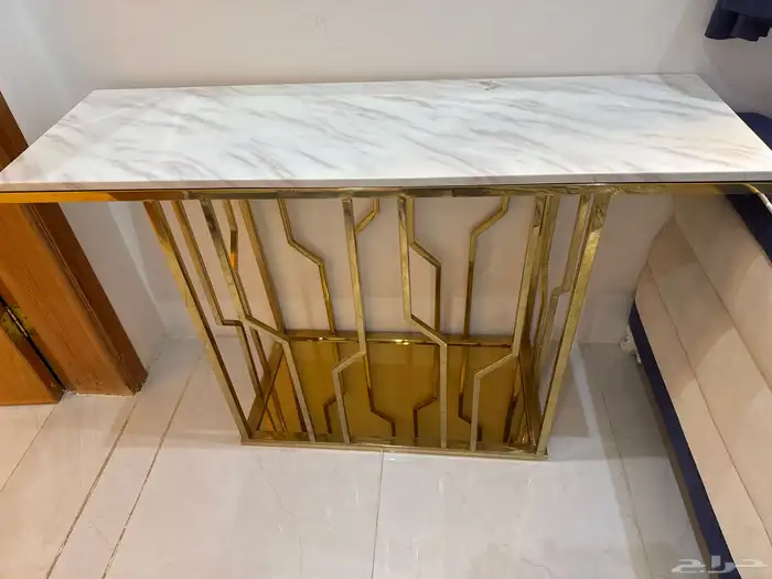 طاولة كبيرة مع طاولات خدمة 4 مع طاولة استقبال 2