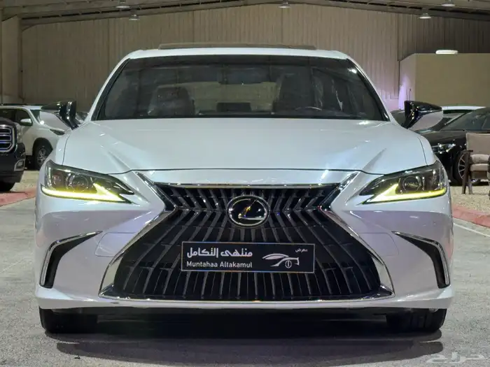 لكزس ES300h 2020 ممشى 60 الف 2