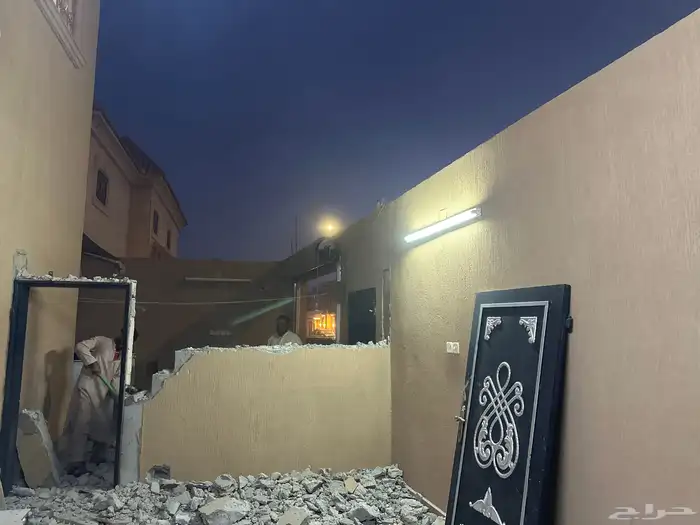 باب وحلق باب للبيع 0