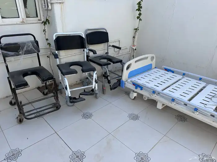 سرير طبي وكراسي مجانا 3