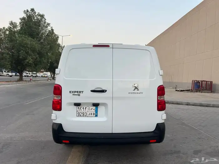 بيجو اكسبيرت 2022 اوتماتيك للبيع نظيف 3